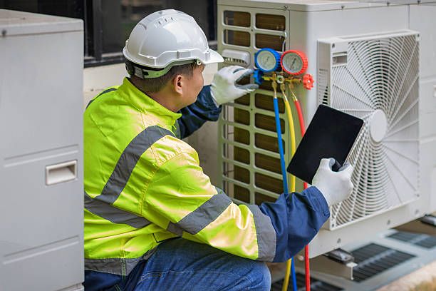 Professional Hvac technician working in Sinton, TX